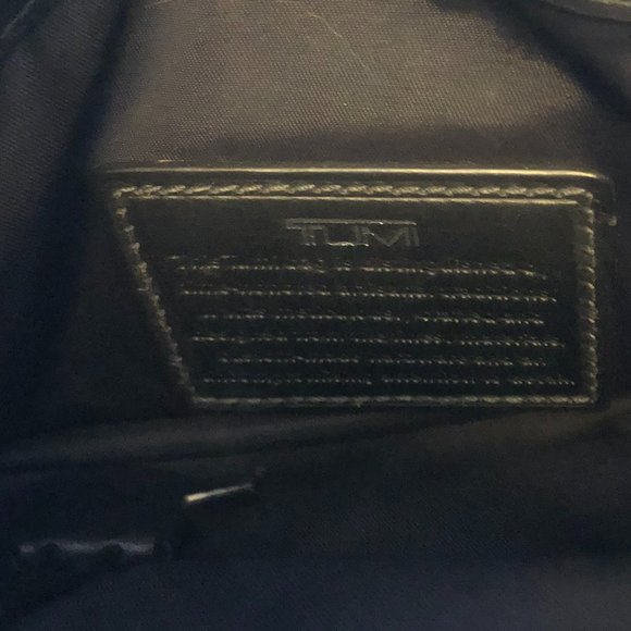 Beautiful Tumi Black Leather Handbag - practically brand new - Picture 3 of 5